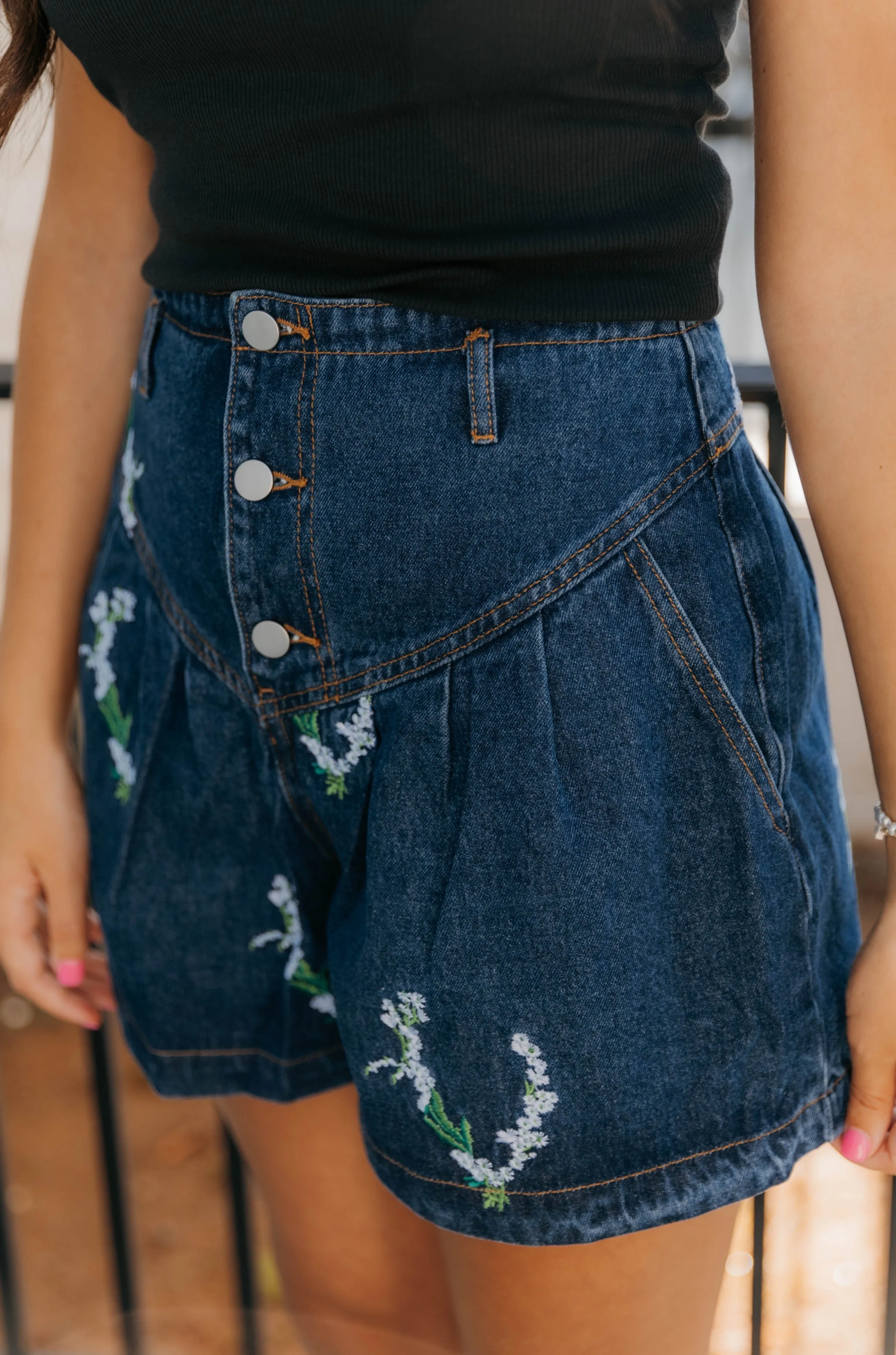 Angelica Bestickte Blumen-Denim-Shorts - Schlussverkauf 40% Rabatt im Warenkorb