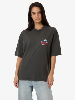 Beyond The Hills Übergroßes T-Shirt - Merch Schwarz