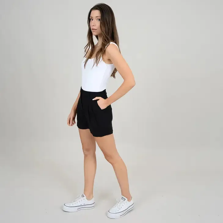 Brynn Plissée-Shorts