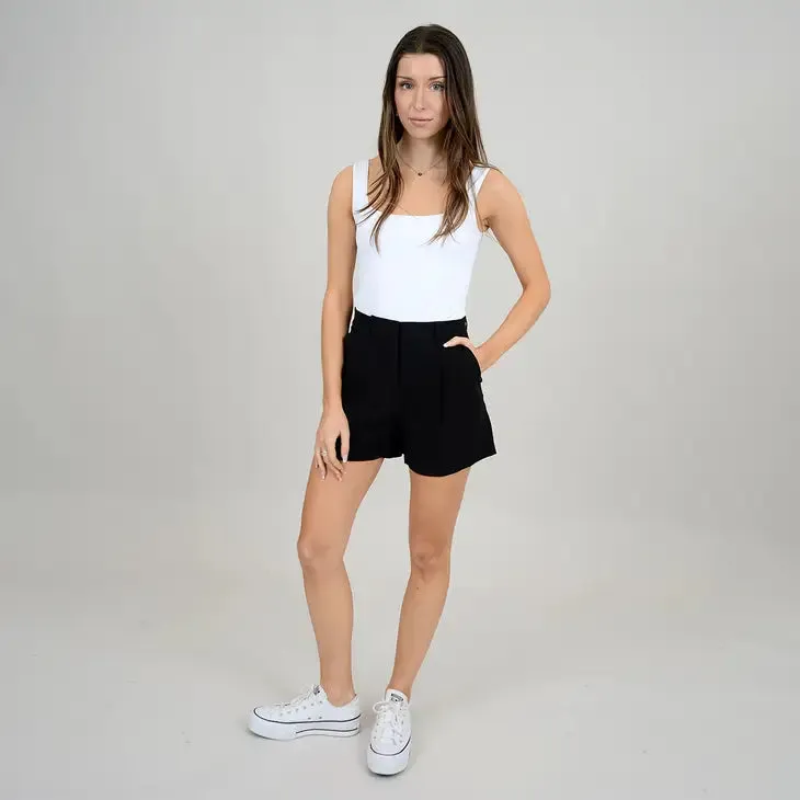 Brynn Plissée-Shorts