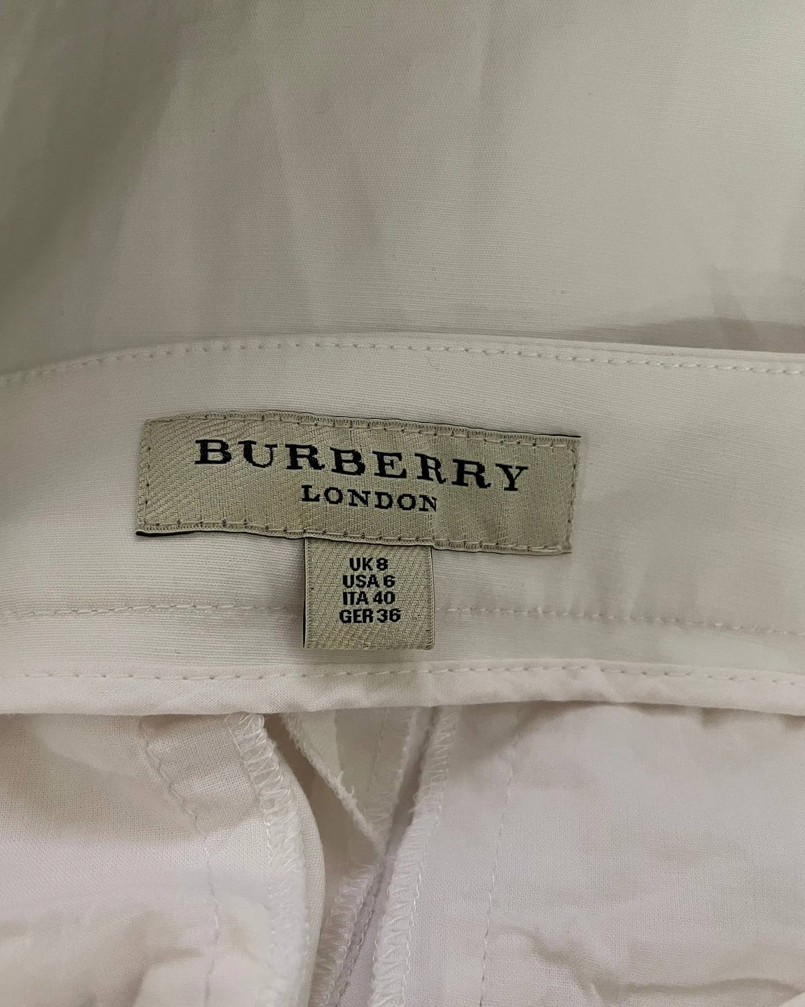 Burberry Geradbeinige Hose in Creme-Farbener Baumwolle