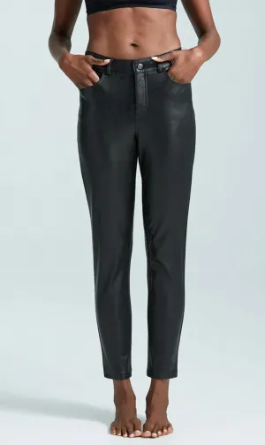 Fünf-Taschen-Hose aus Kunstleder in Schwarz