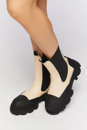 Forever 21 Damen Chelsea-Stiefel aus Kunstleder in Vanille/Schwarz von Forever 21