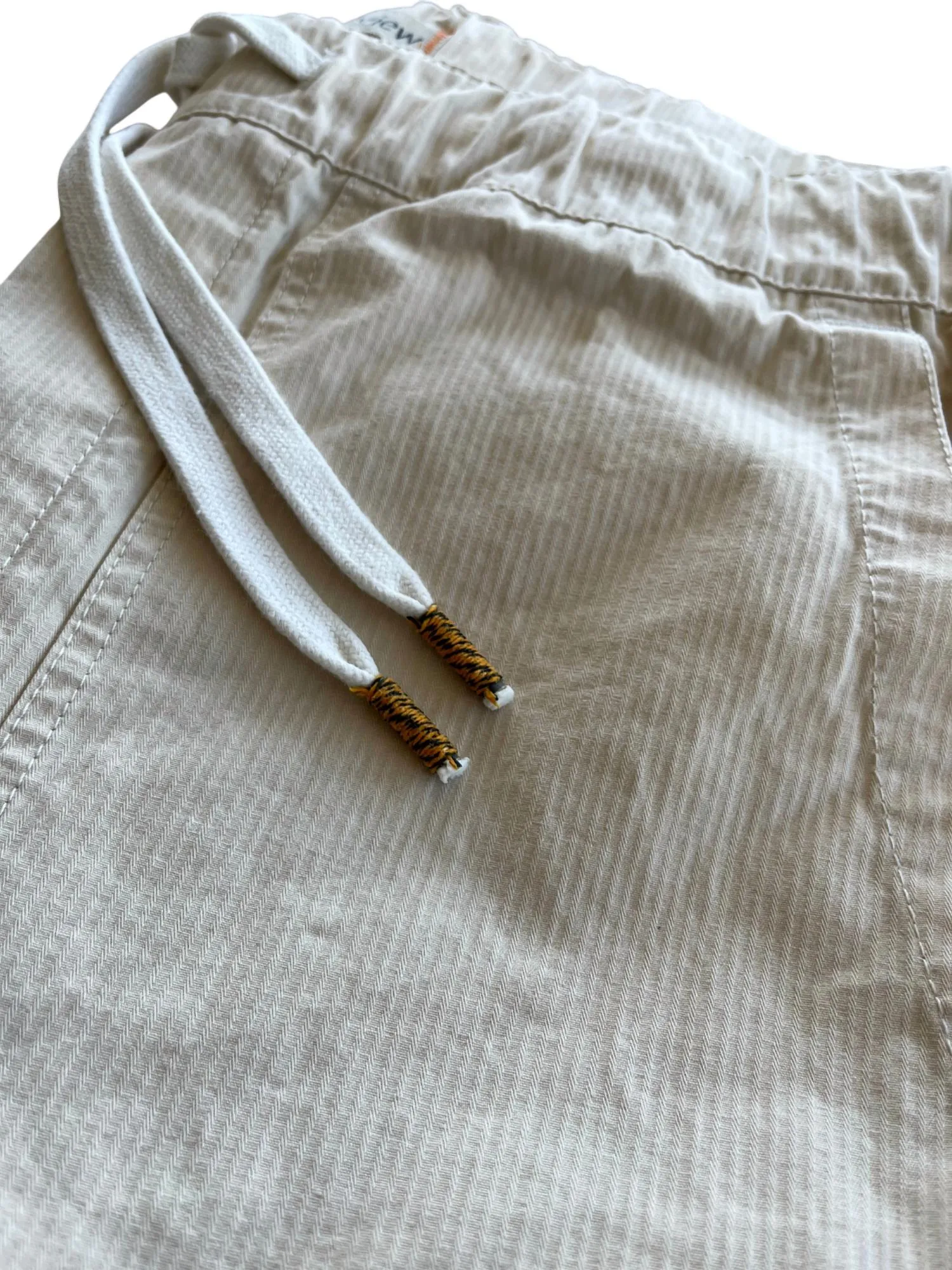 Freistellungs-Hose im Fischgrätmuster mit Streifen in Off-White