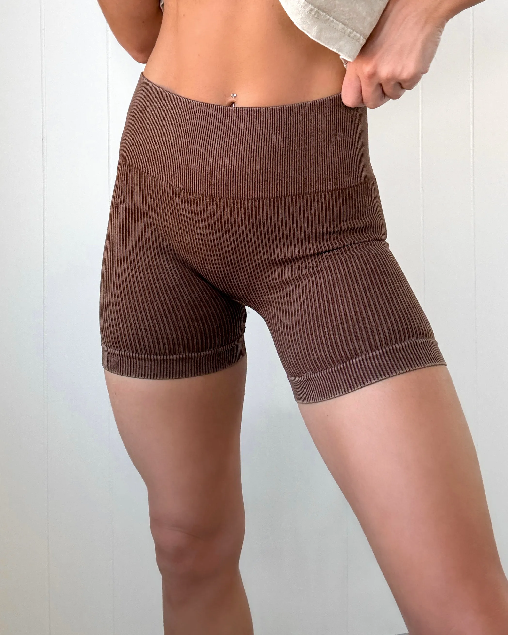 Maverick Mineralgewaschene Biker-Shorts - Schokolade