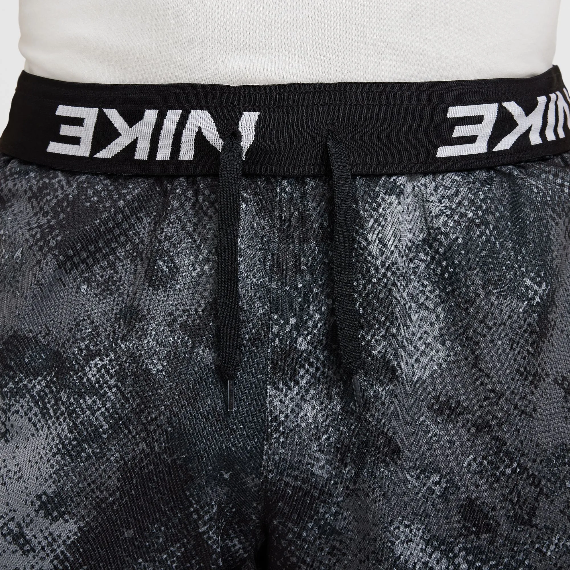 Herren Fitnessshorts 7 Zoll ungefüttert in Tarnoptik
