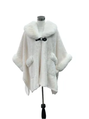 Poncho in Winterweiß