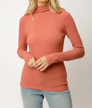 Gerippter Stehkragenpullover in Terrakotta