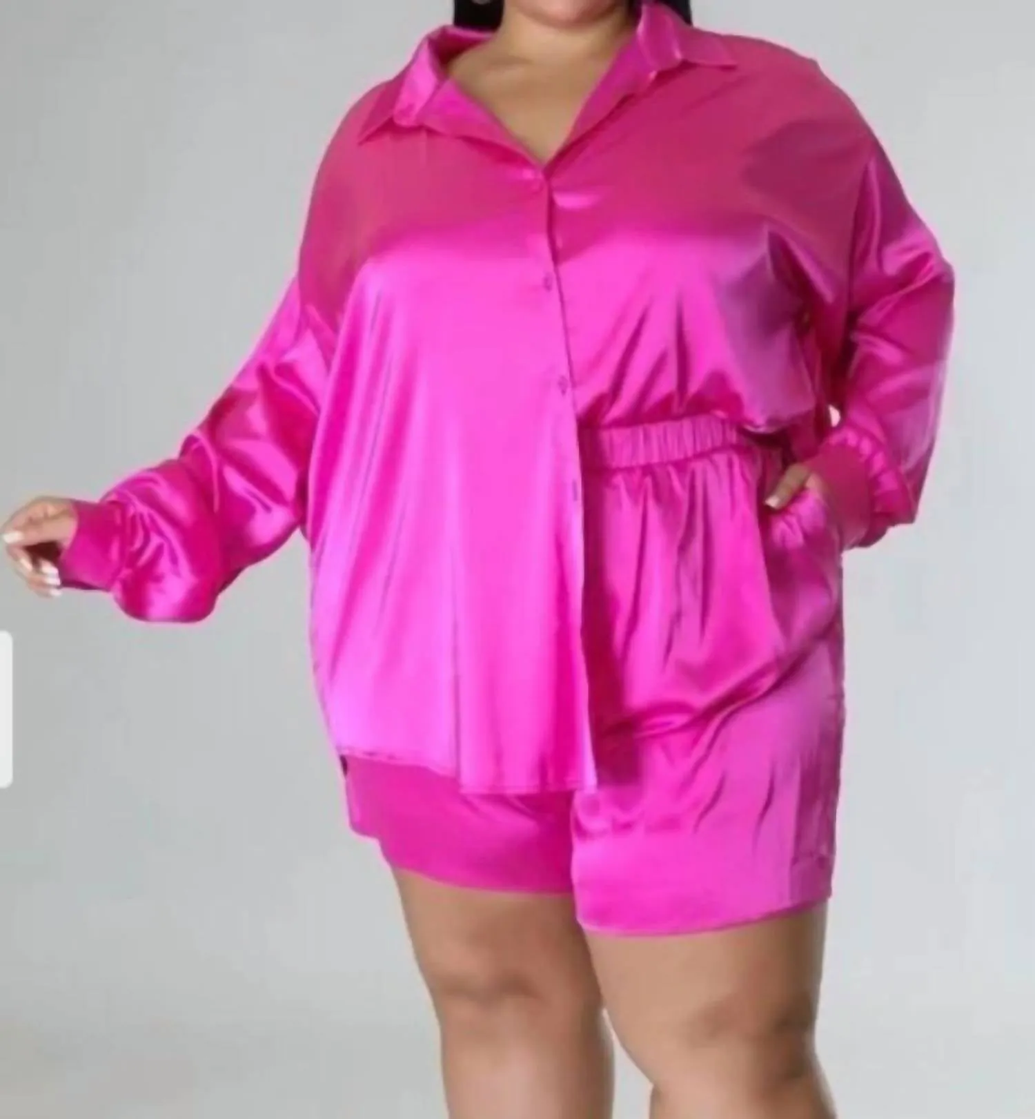 Satin Kurviger Shorts-Set in Rosa