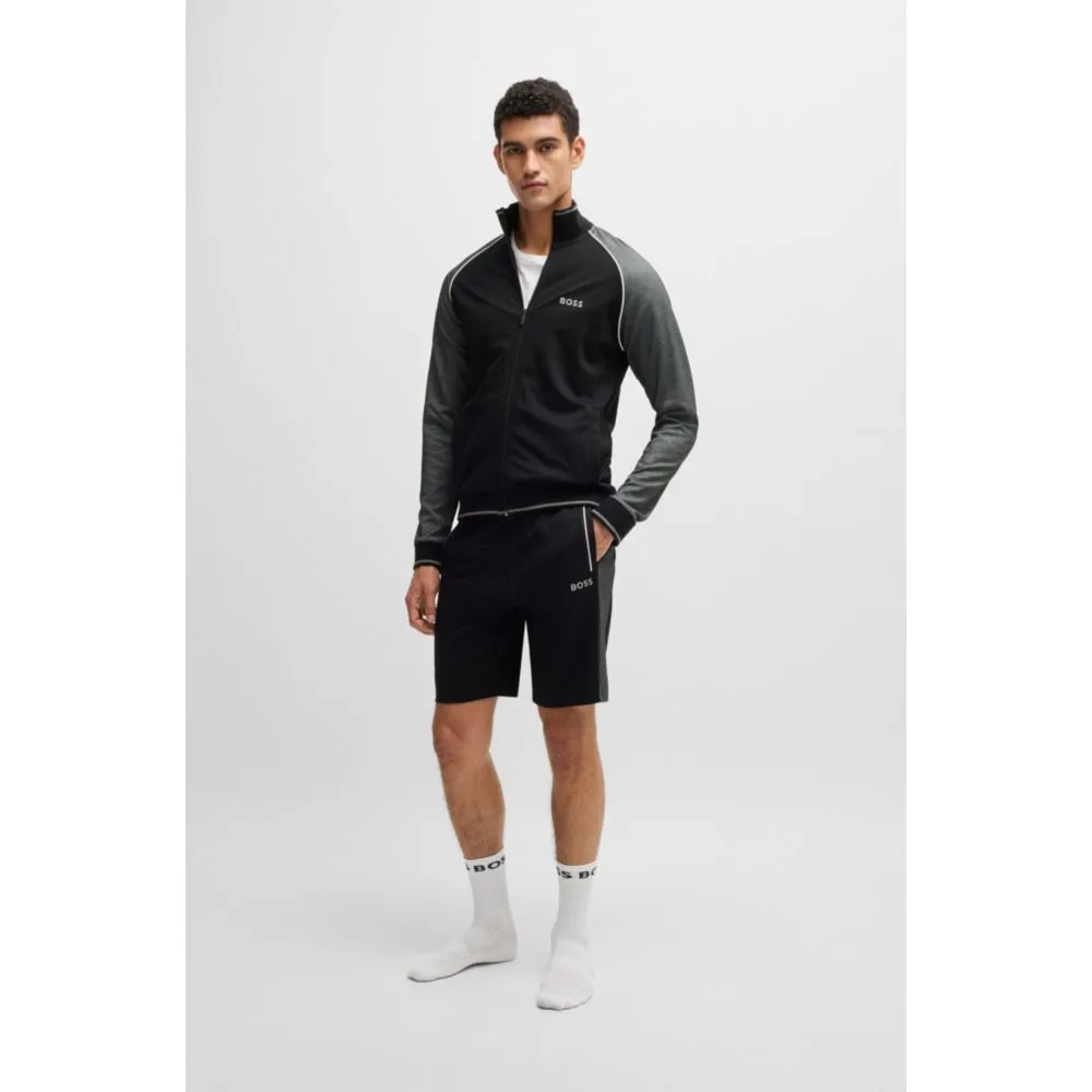 Shorts mit Kontrastpaspelierung