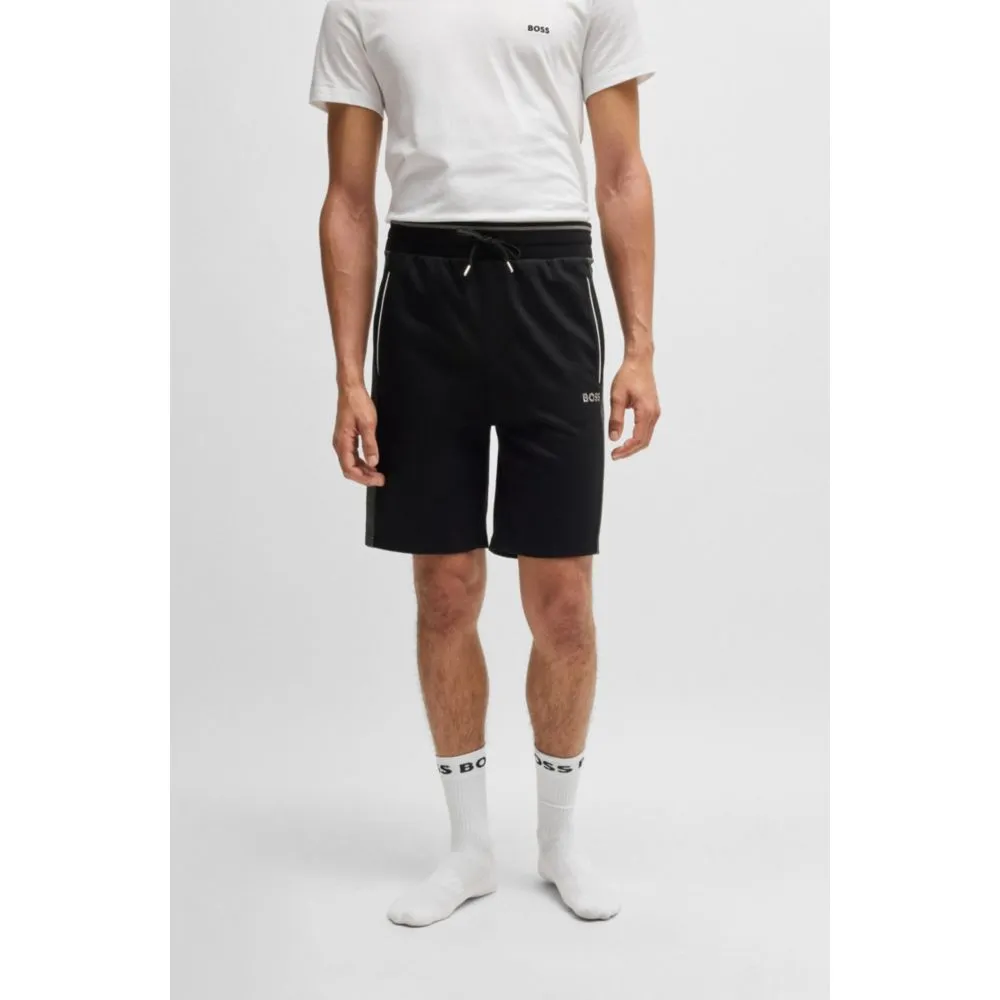 Shorts mit Kontrastpaspelierung