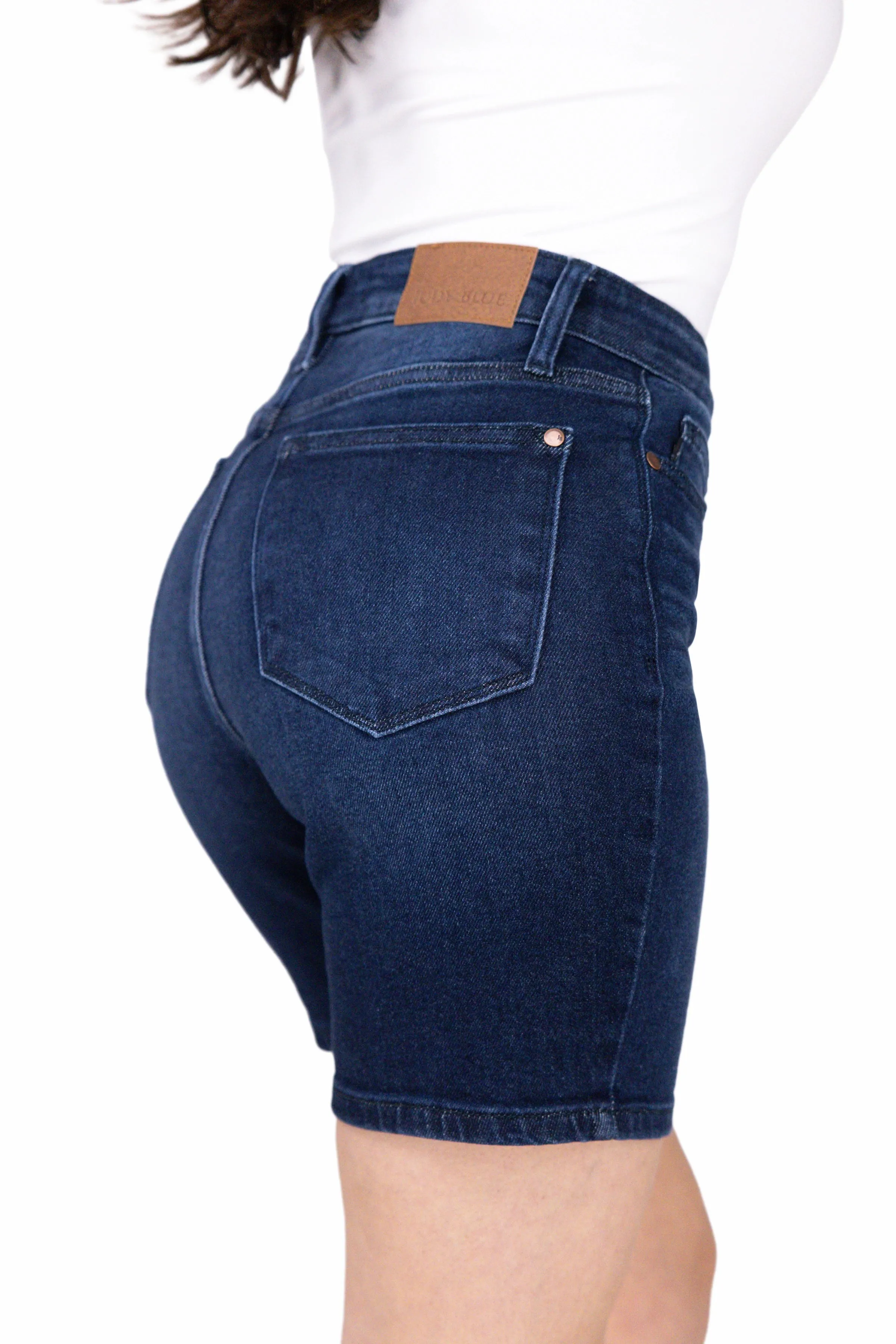 Die Camila von Judy Blue: Bermuda-Shorts mit hoher Taille und V-Ausschnitt *Endgültiger Verkauf*