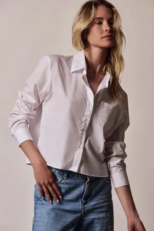 Die weiße Boxy-Crop mit langen Ärmeln