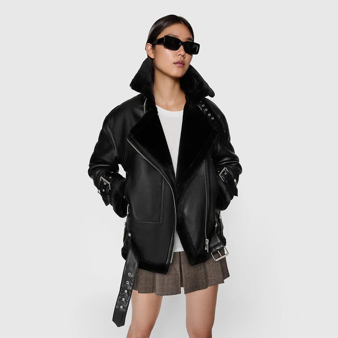 Vegane Oversized-Motorradjacke aus Kunstschaffell