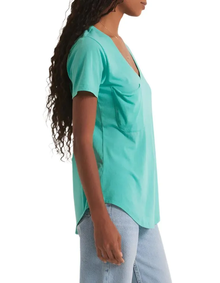Z Supply V-Ausschnitt T-Shirt mit Tasche in Cabana Grün